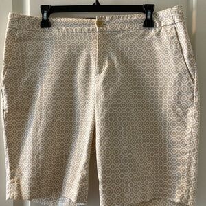 Banana Republic Cream Bermuda Shorts Classic Tailored Design